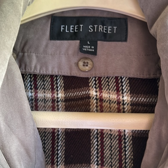 Fleet Street means large jacket with detachable hood and lining. - Picture 2 of 8